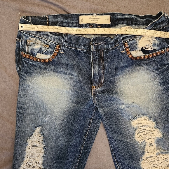 Abercrombie and Fitch - Picture 13 of 15